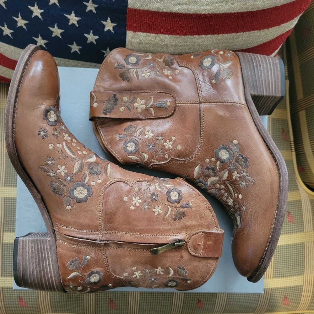 Progetto Italian leather boots